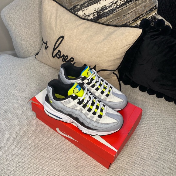 Nike air max 95 size 6 colors are grey, black, white, green and blue - Picture 1 of 3